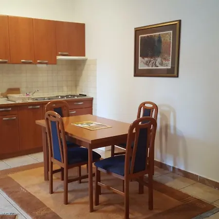 Maria With Swimming Pool Apartment