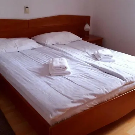 Apartment Maria With Swimming Pool